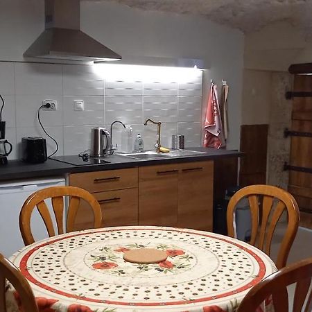 Gite-Civray-De-Touraine Troglo De Denise Luaran gambar